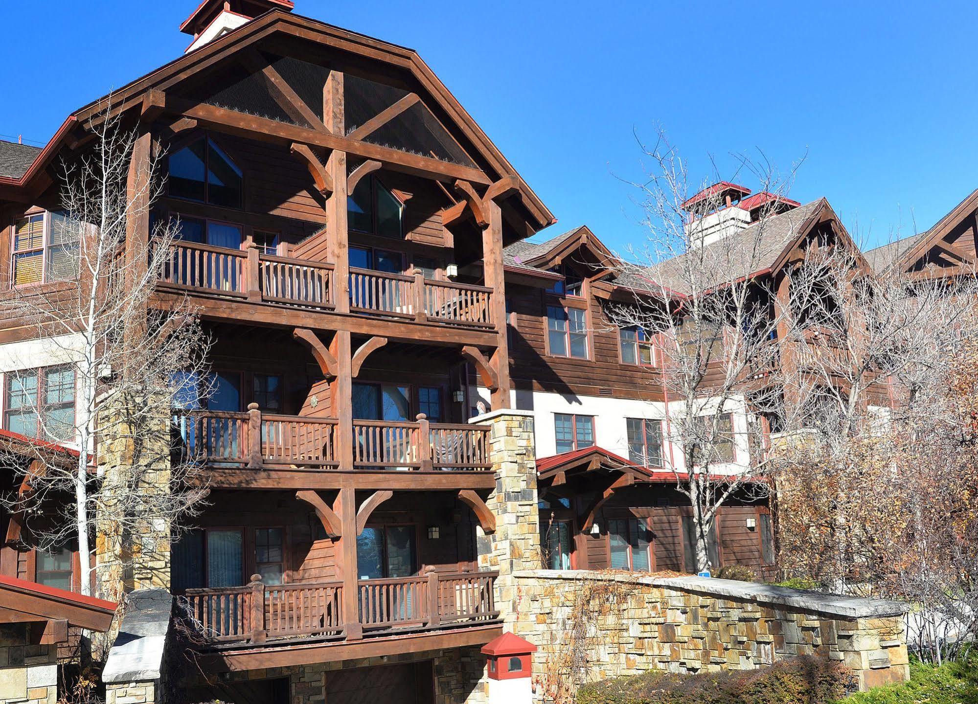 Lodge At Brookside Avon Village Exterior foto