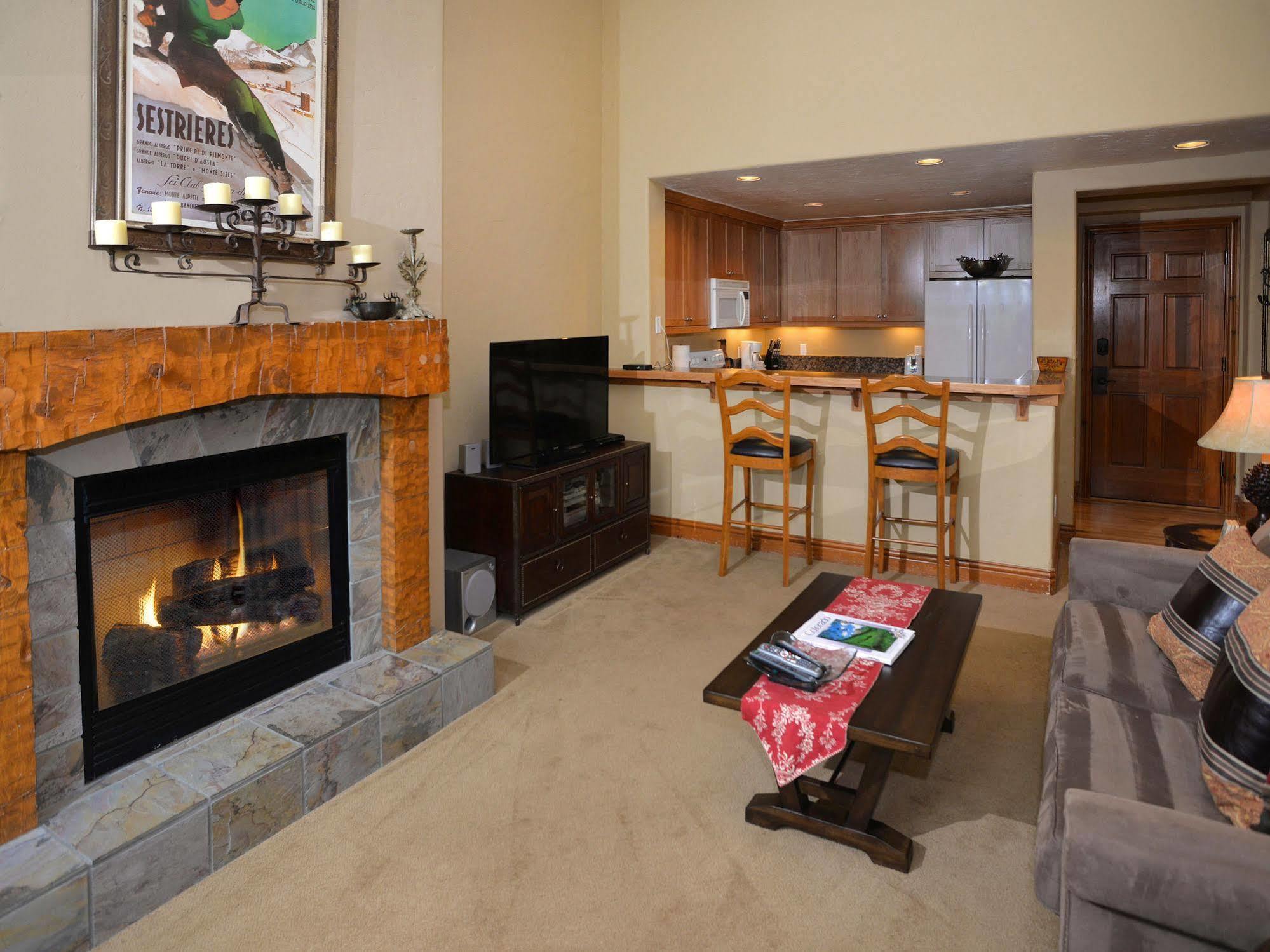 Lodge At Brookside Avon Village Exterior foto