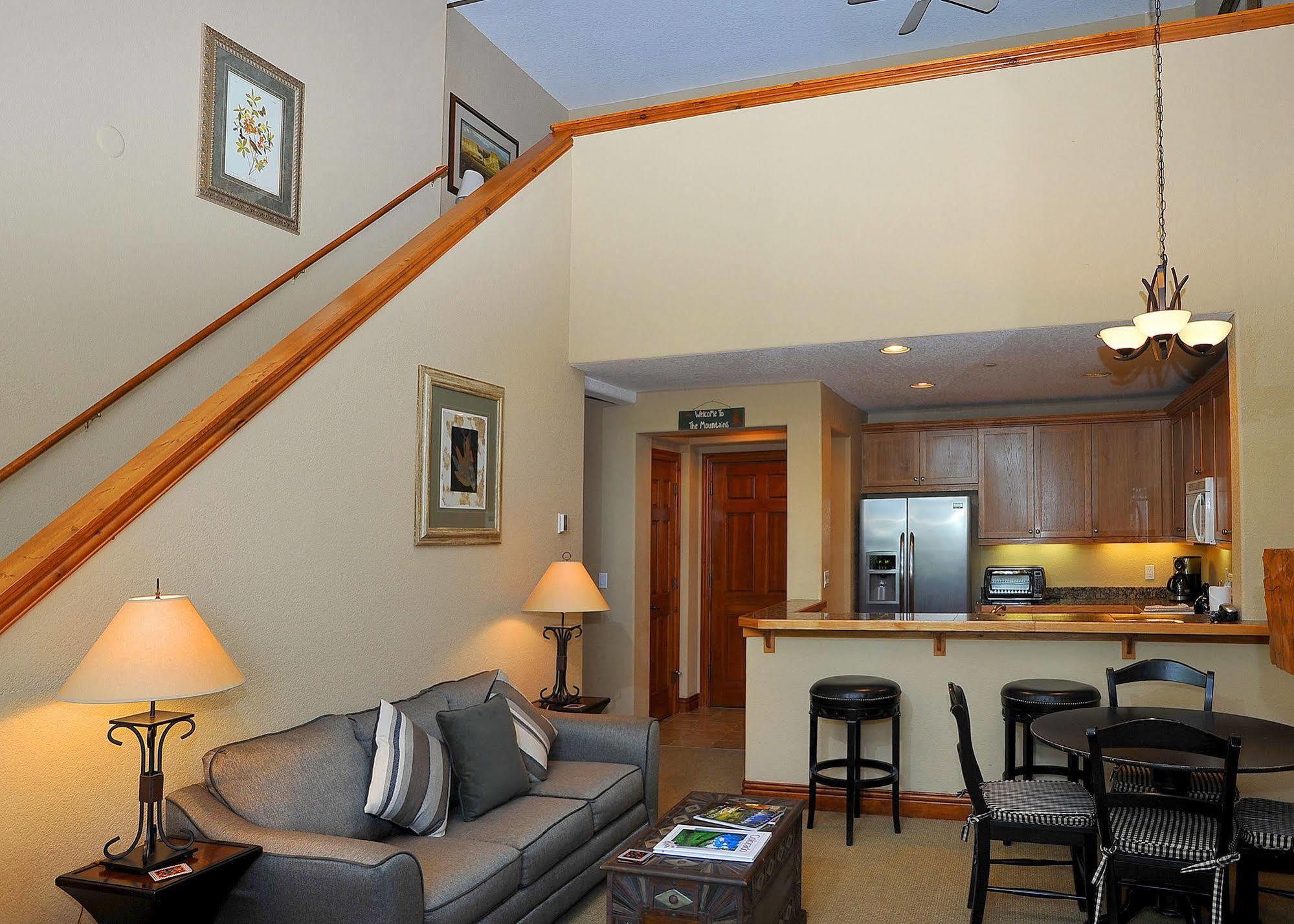 Lodge At Brookside Avon Village Exterior foto
