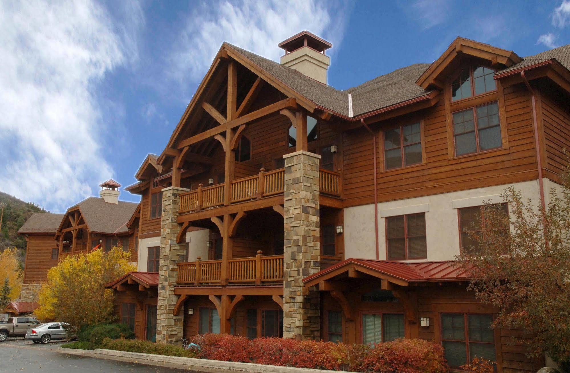 Lodge At Brookside Avon Village Exterior foto