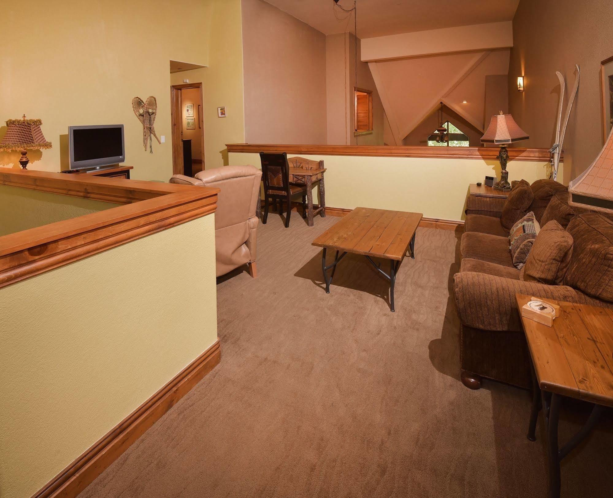 Lodge At Brookside Avon Village Exterior foto